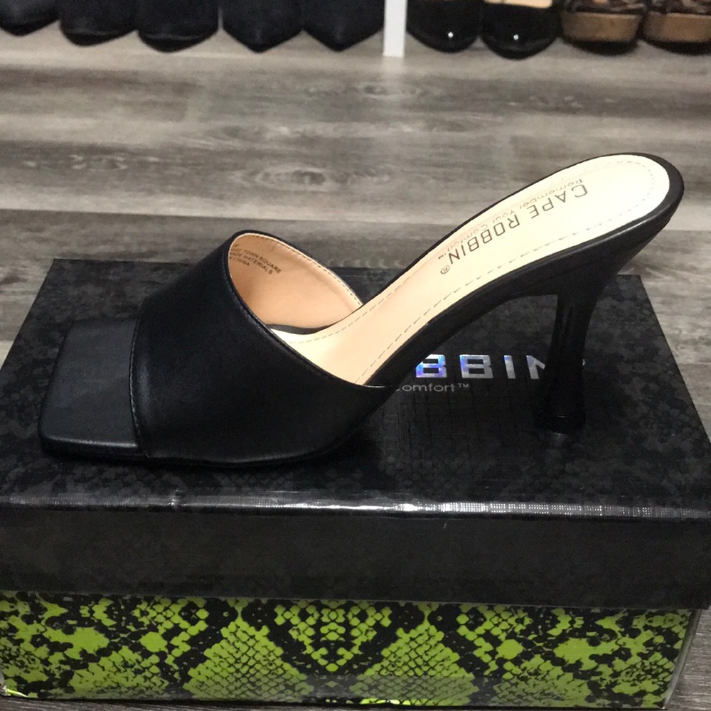 Cape Robbin slip on heels 👠